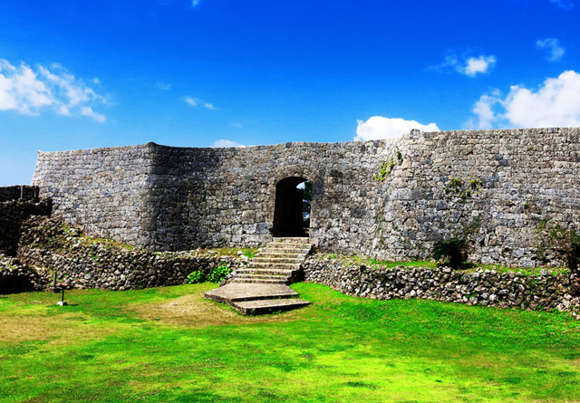 Средневековые феодальные замки гусуку и другие памятники архитектуры королевства Рюкю